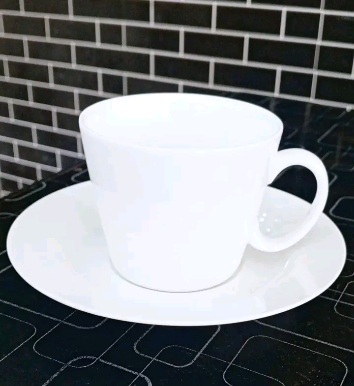 Ceramic cup and sauce